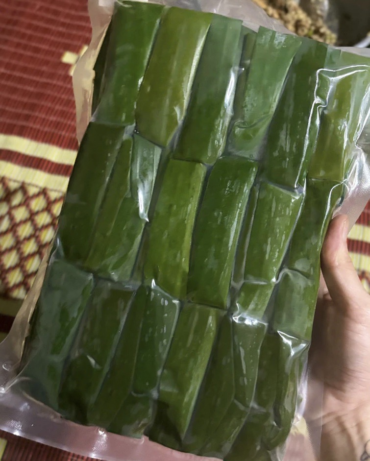 Bánh bột lọc Huế được đóng gói hút chân không và cấp đông kỹ càng trước khi gửi đi xa.